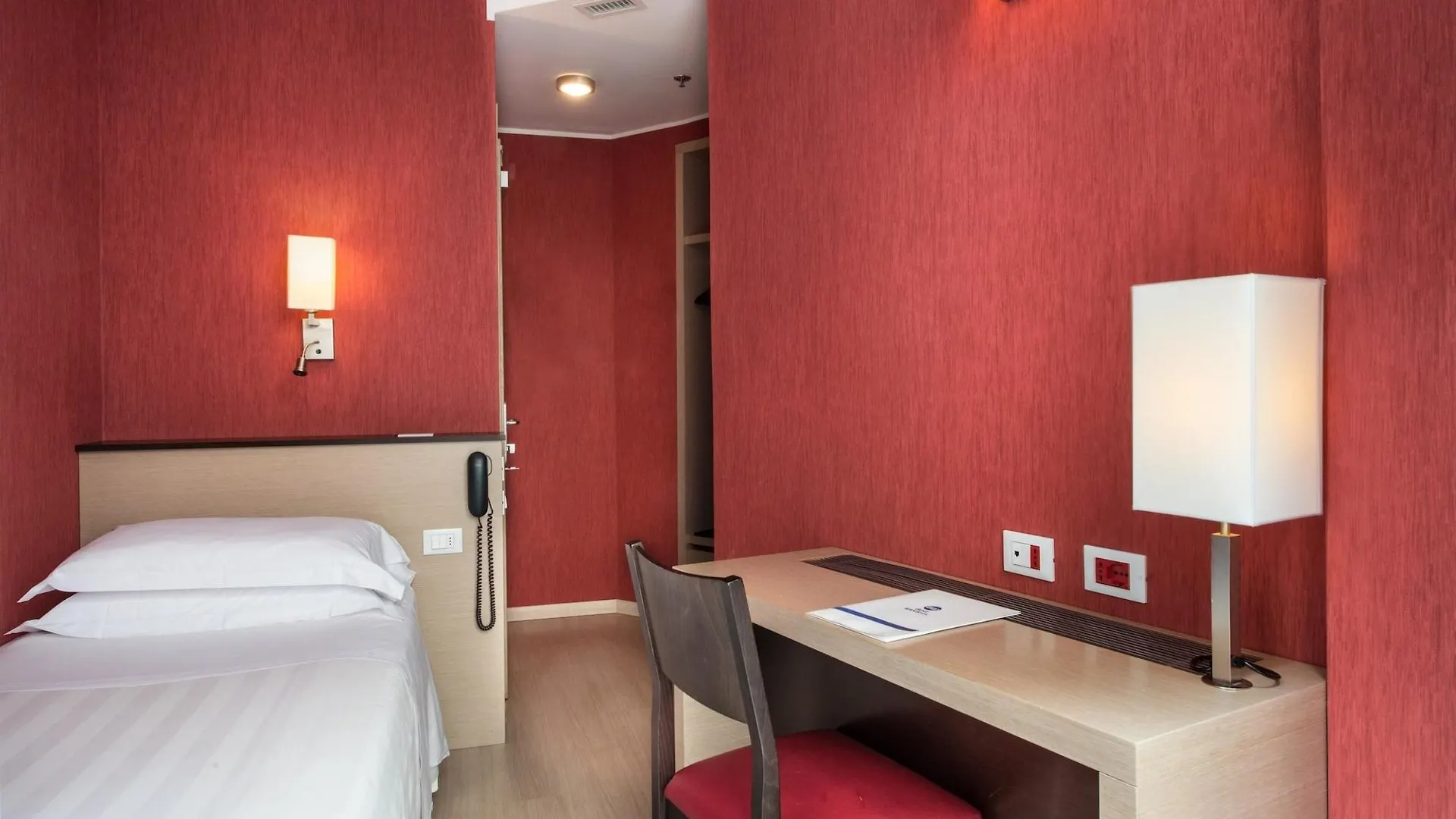 Best Western Porto Antico Genoa 3*,
